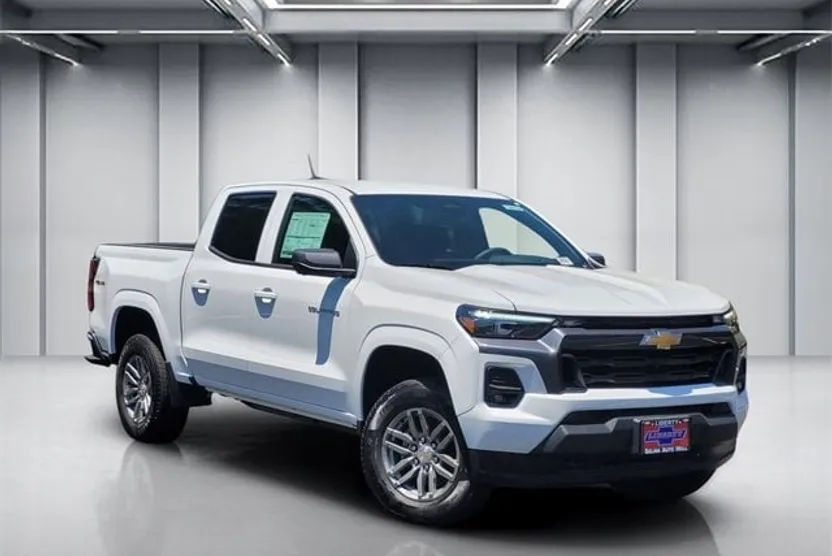 2025 Chevrolet Colorado Work Truck LT photo 1