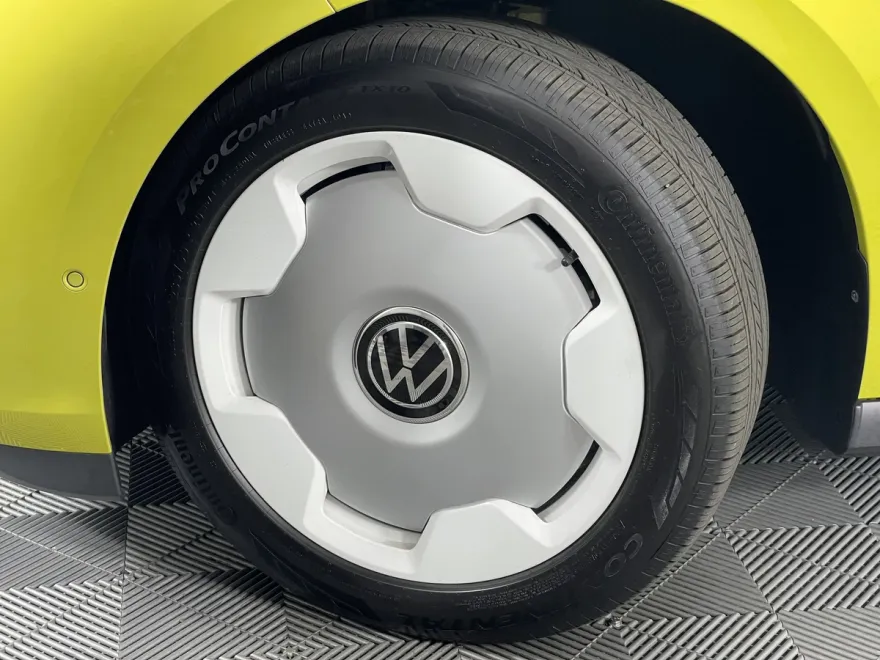 2025 Volkswagen ID. Buzz photo 1