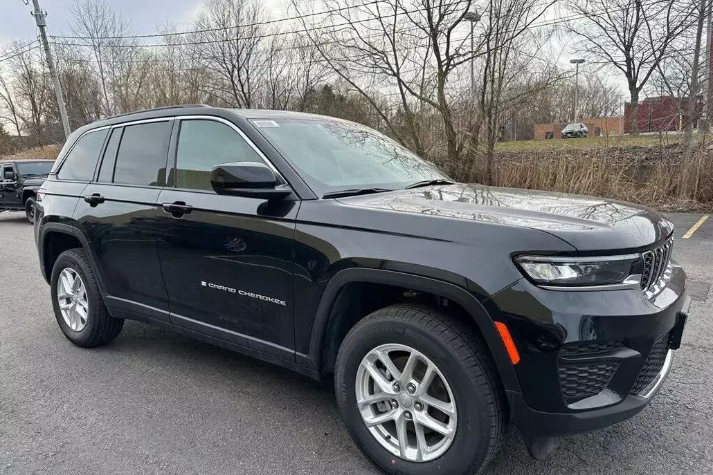 2025 Jeep Grand Cherokee Laredo X photo 1