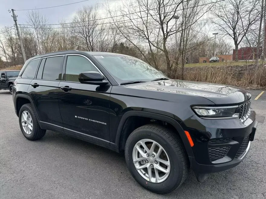 2025 Jeep Grand Cherokee Laredo X photo 1