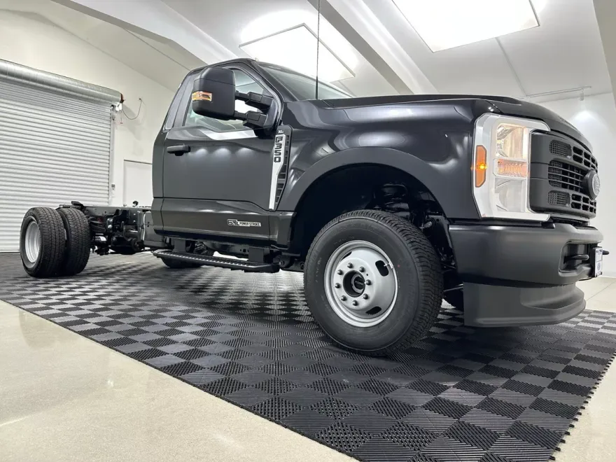 2025 Ford F-350 photo 1