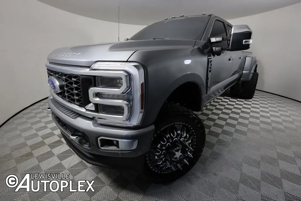 2024 Ford F-350 Platinum photo 1