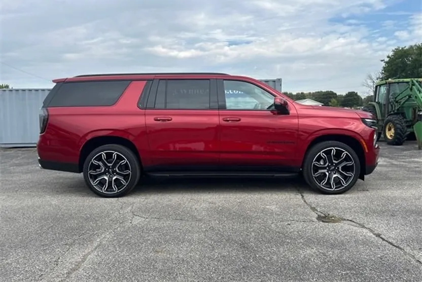 2026 Chevrolet Suburban RST photo 1