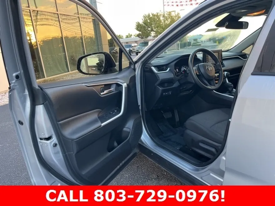 2019 Toyota RAV4 XLE photo 1