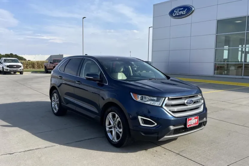2017 Ford Edge Titanium photo 1