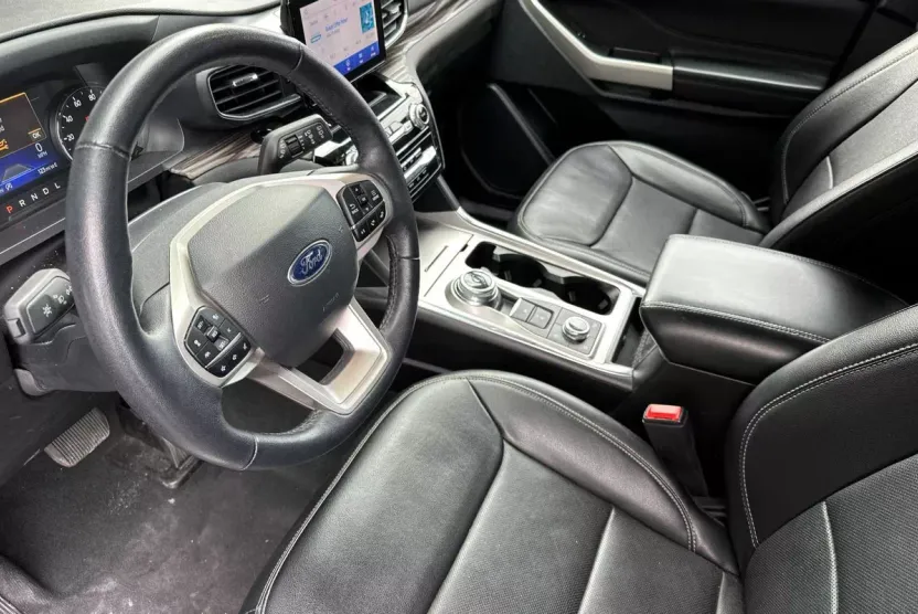 2023 Ford Explorer Limited photo 1