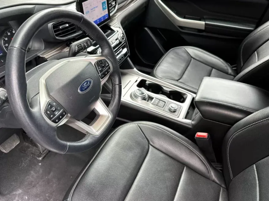 2023 Ford Explorer Limited photo 1