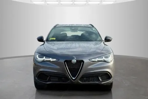 2024 Alfa Romeo Stelvio Ti photo 2