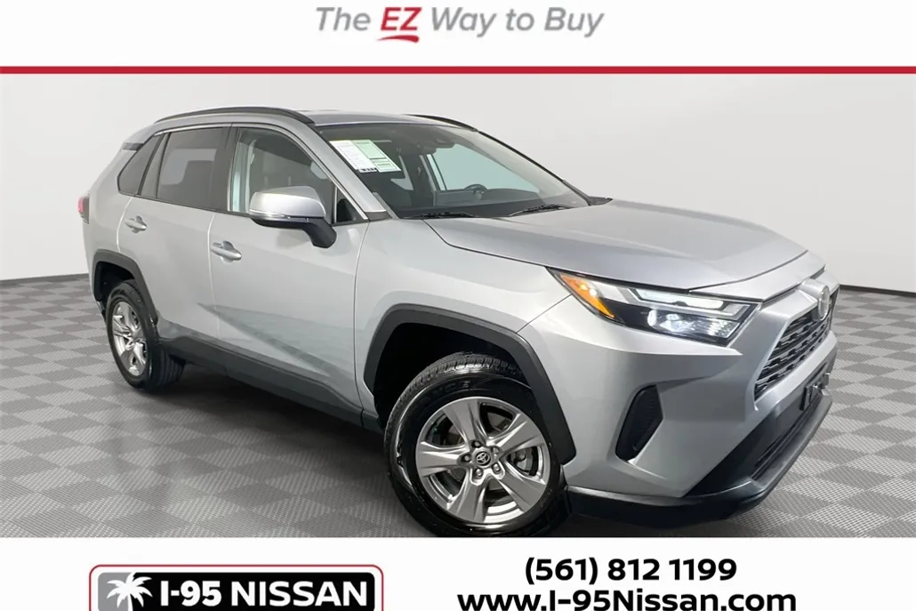 2023 Toyota RAV4 XLE photo 1