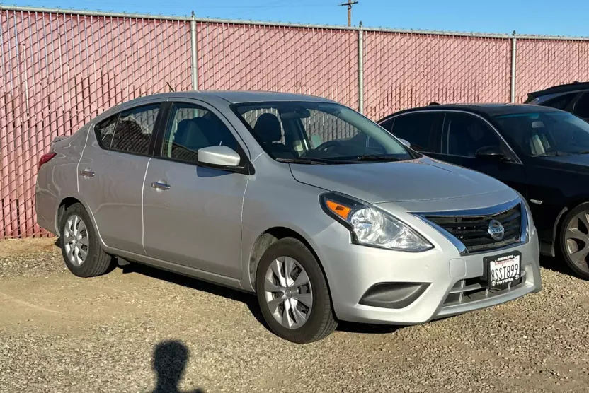 2019 Nissan Versa Sedan SV photo 1