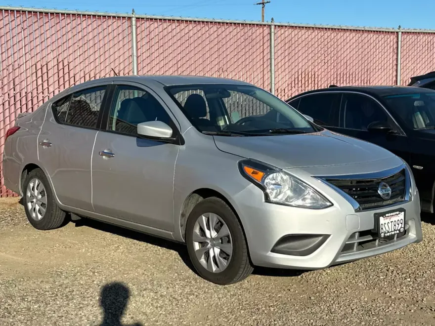 2019 Nissan Versa Sedan SV photo 1