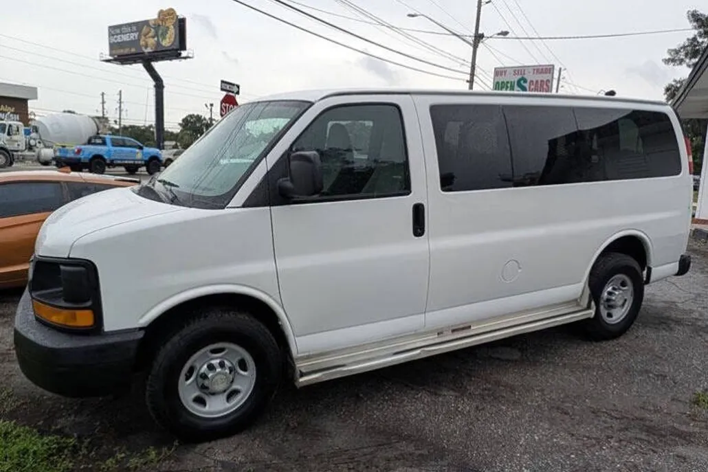 2013 Chevrolet Express LS 2500 photo 1