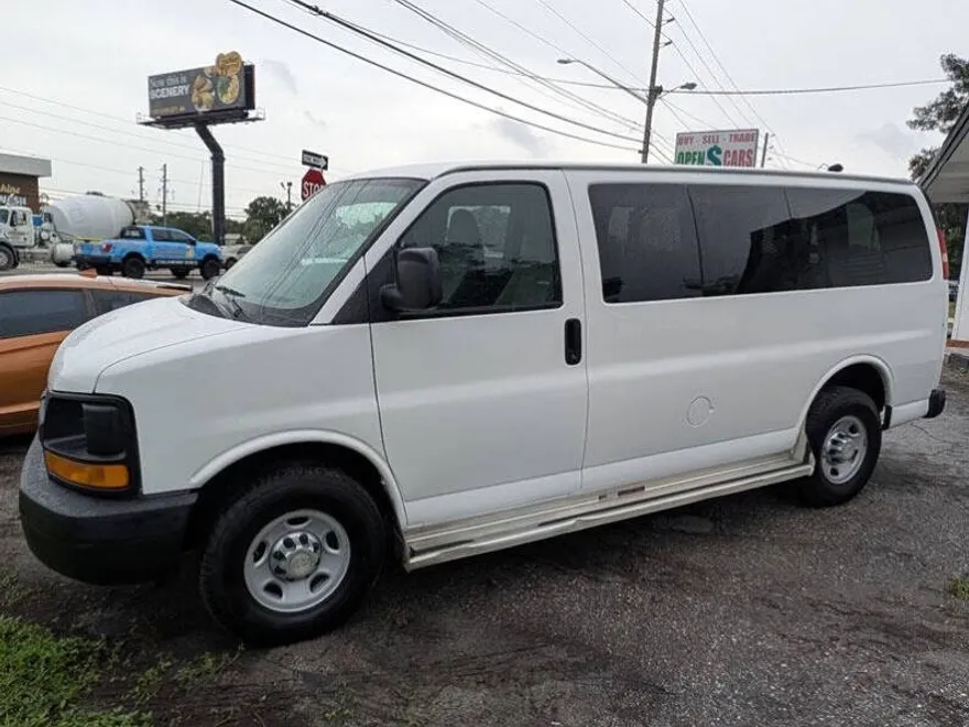 2013 Chevrolet Express LS 2500 photo 1