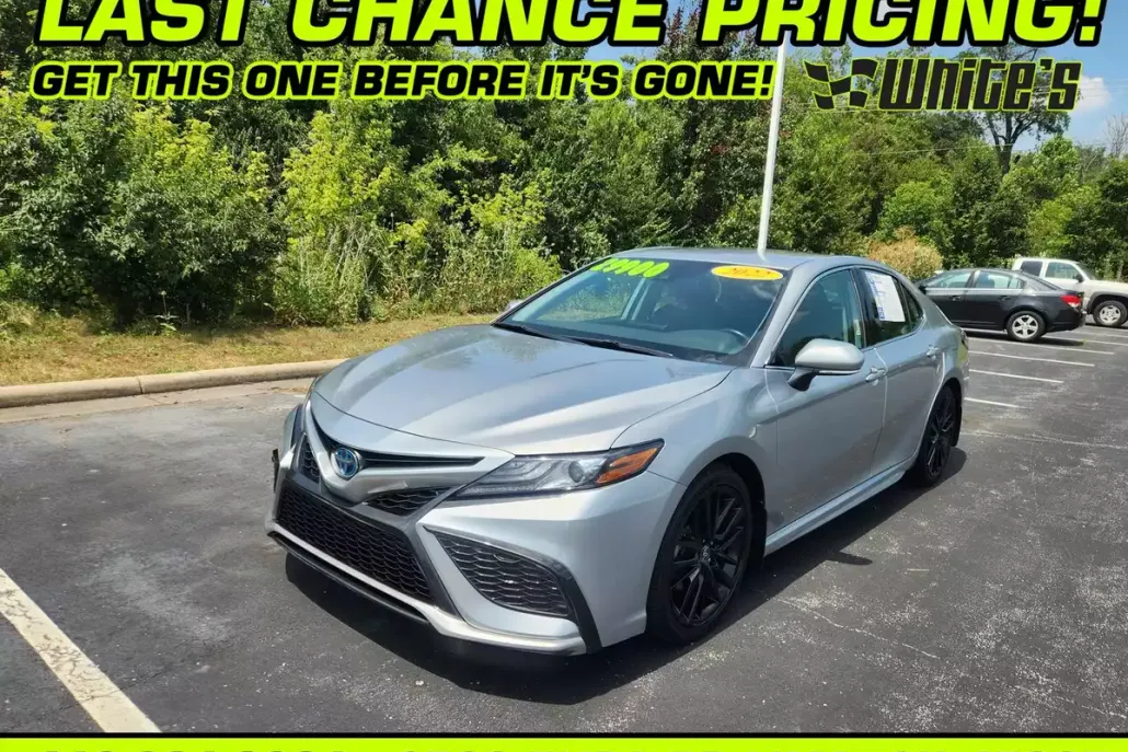2022 Toyota Camry Hybrid XSE photo 1