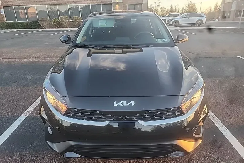 2023 Kia Forte LXS photo 1