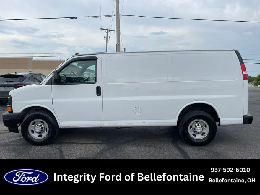 2017 Chevrolet Express Work Van photo 1