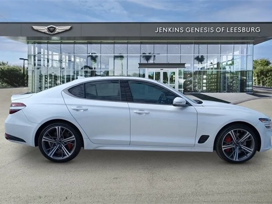 2024 Genesis G70 2.5T photo 2