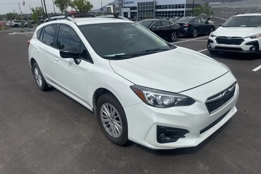 2017 Subaru Impreza 2.0i Premium photo 1