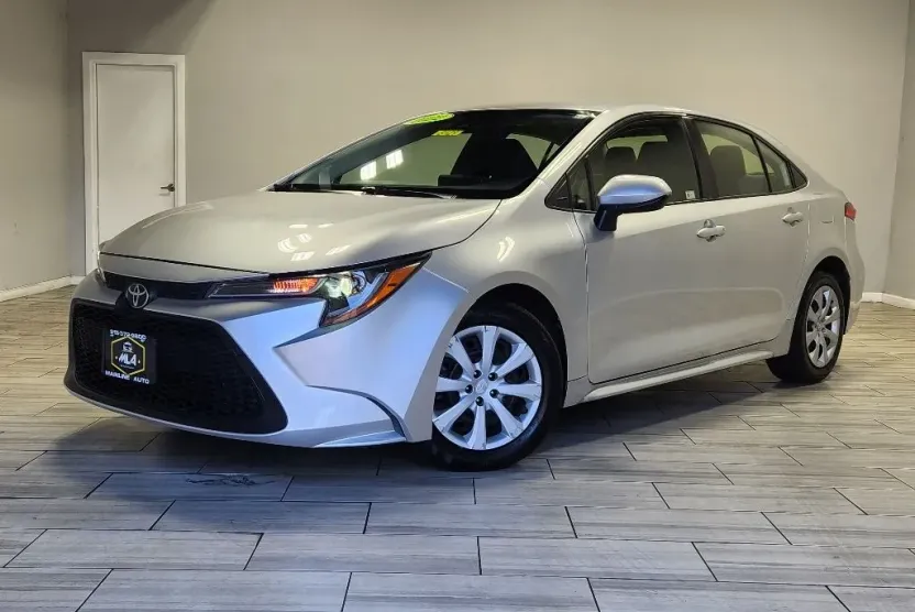 2022 Toyota Corolla LE photo 1
