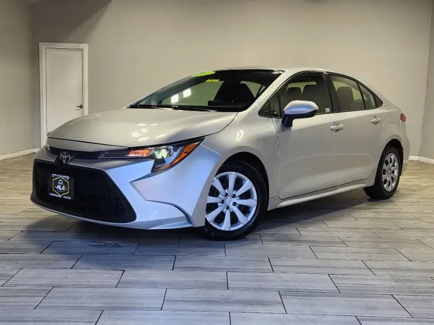 2022 Toyota Corolla LE photo 1