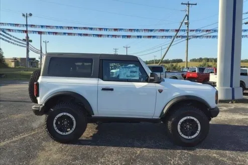 2024 Ford Bronco Badlands photo 2