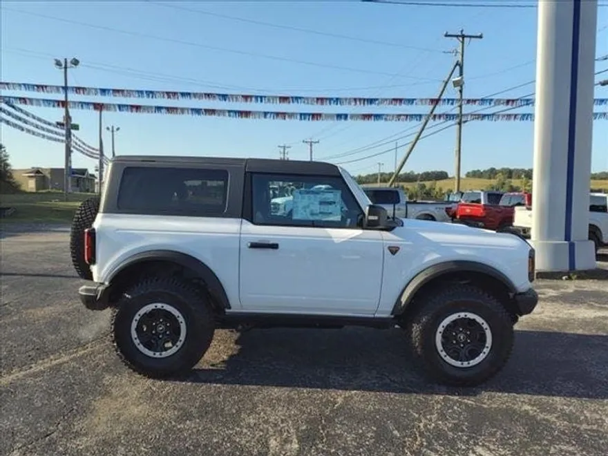 2024 Ford Bronco Badlands photo 2