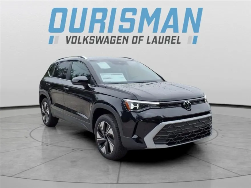 2025 Volkswagen Taos SE photo 1