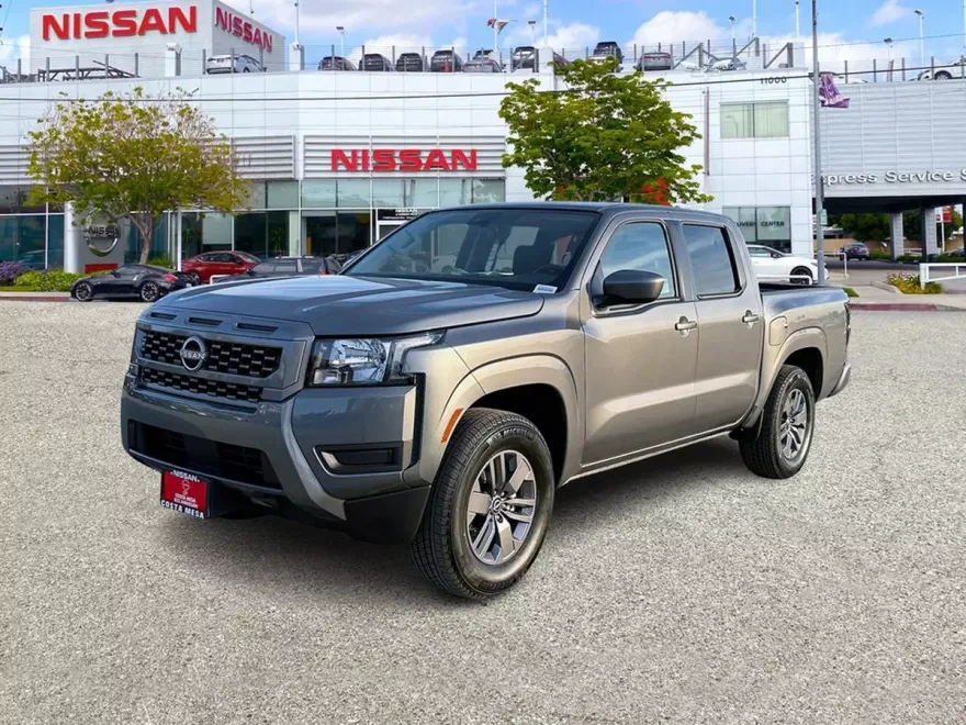 2025 Nissan Frontier Crew Cab SV photo 1