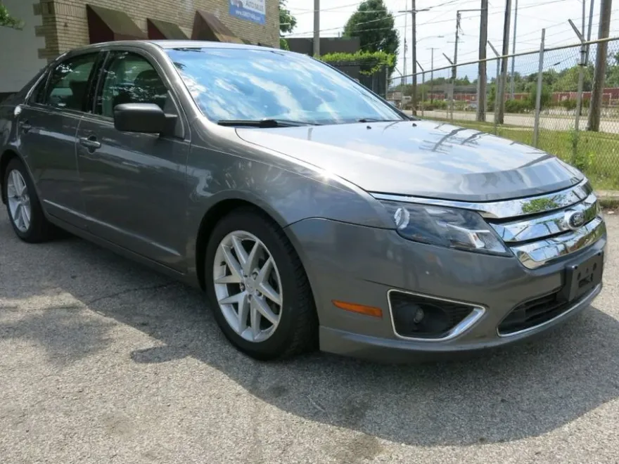 2010 Ford Fusion SEL photo 1