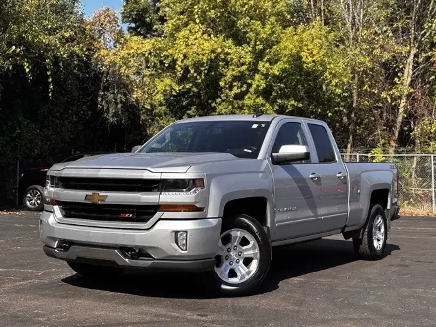2018 Chevrolet Silverado 1500 LT photo 1