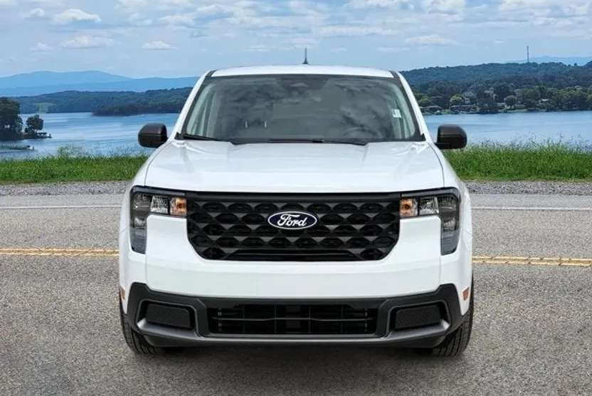 2025 Ford Maverick XLT photo 1