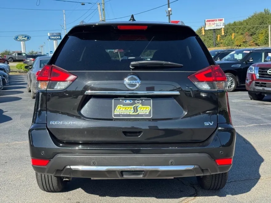 2020 Nissan Rogue SV photo 1