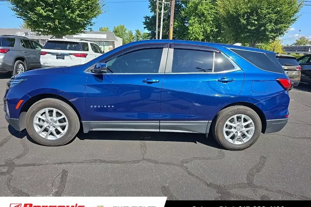 2022 Chevrolet Equinox LT photo 1