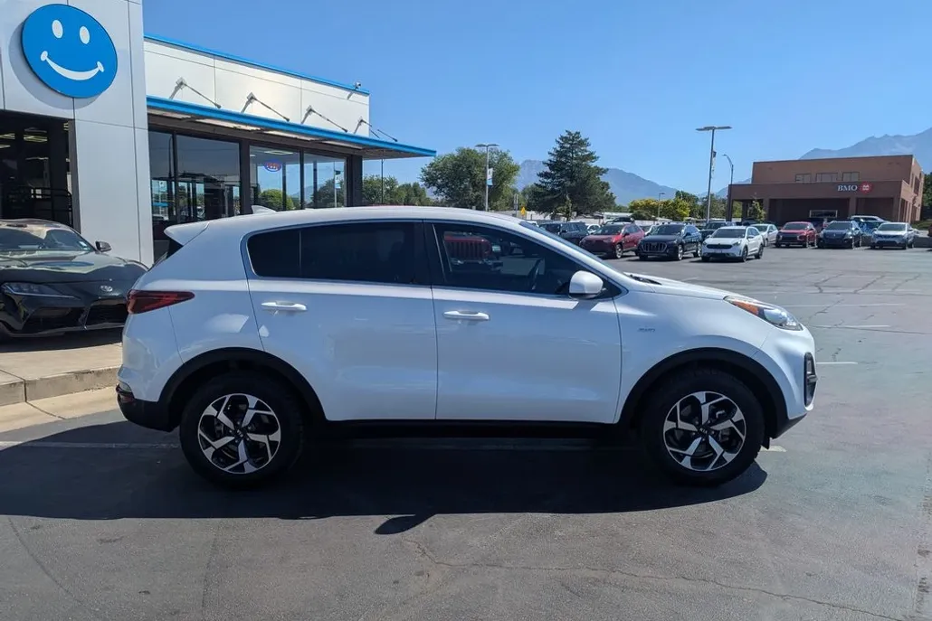 2022 Kia Sportage LX photo 1