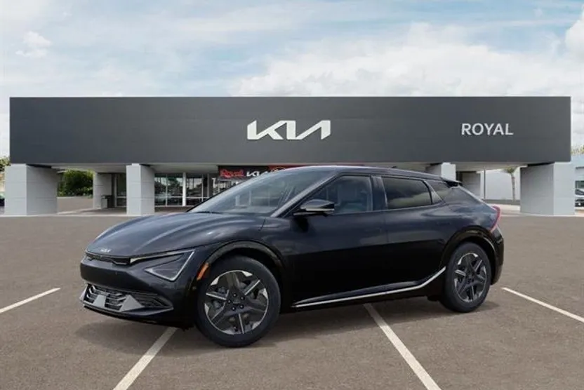 2025 Kia EV6 Light photo 1
