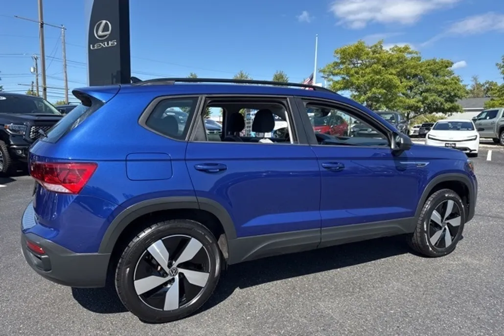 2024 Volkswagen Taos S photo 1