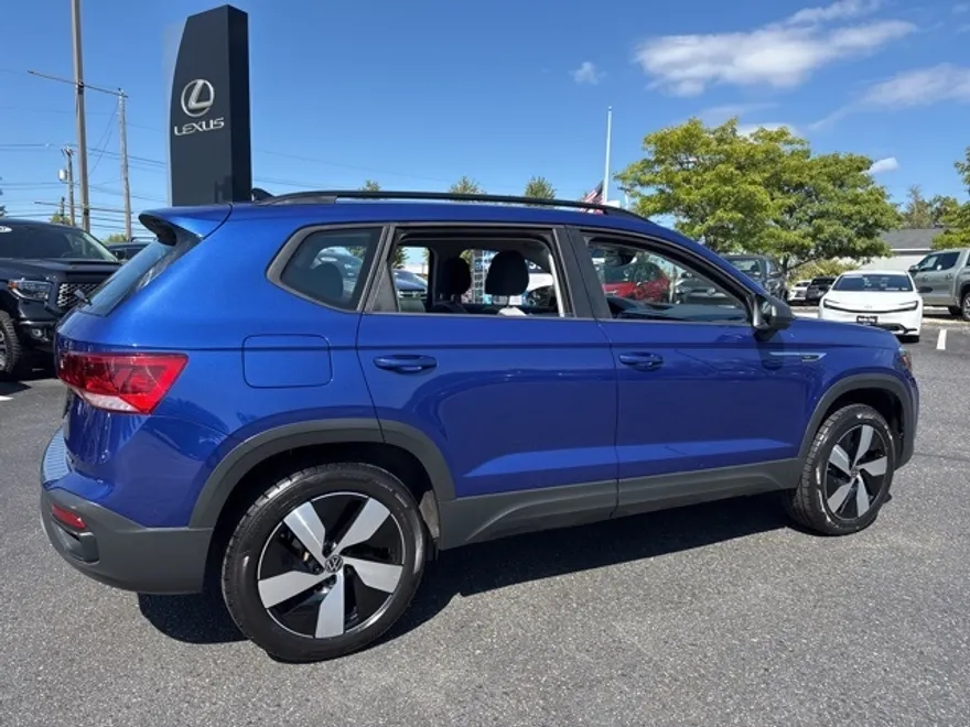 2024 Volkswagen Taos S photo 1