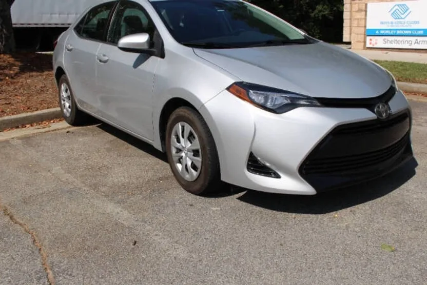 2017 Toyota Corolla L photo 1