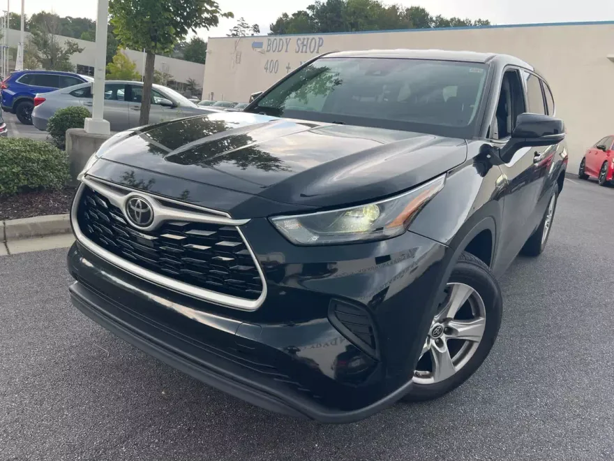 2022 Toyota Highlander L photo 1