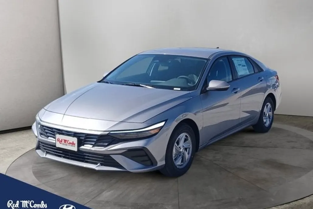 2025 Hyundai Elantra SE photo 1