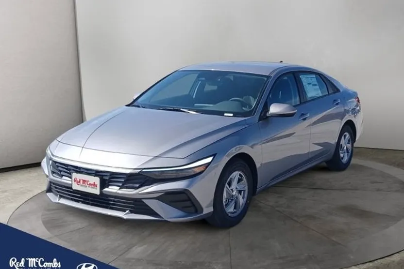 2025 Hyundai Elantra SE photo 1