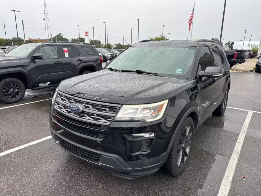 2018 Ford Explorer XLT photo 1