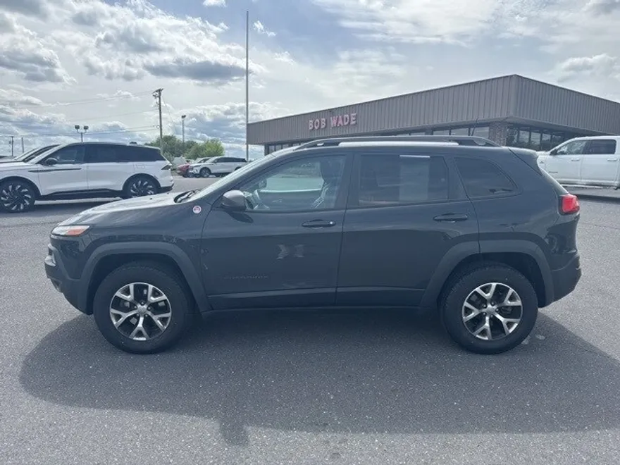 2017 Jeep Cherokee Trailhawk photo 2