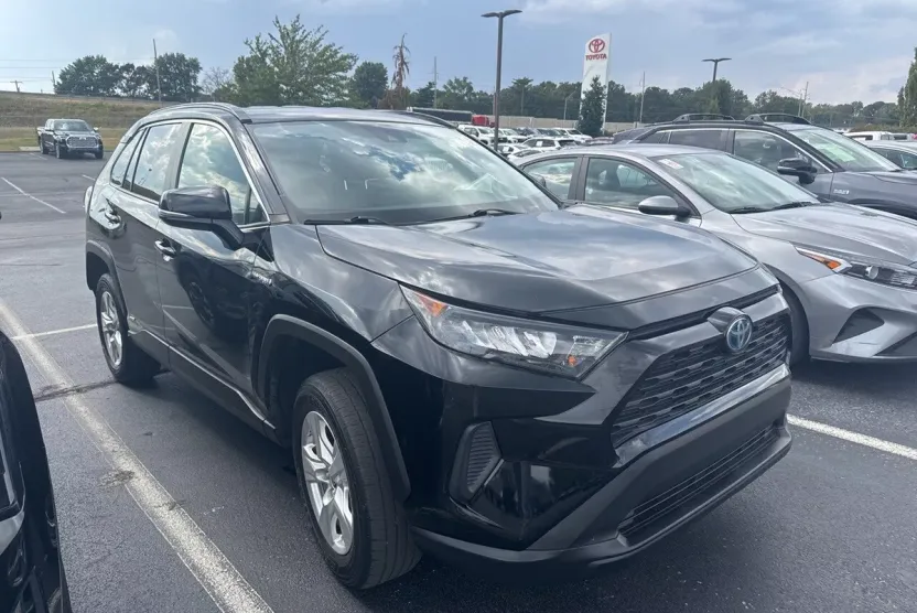 2021 Toyota RAV4 Hybrid LE photo 1