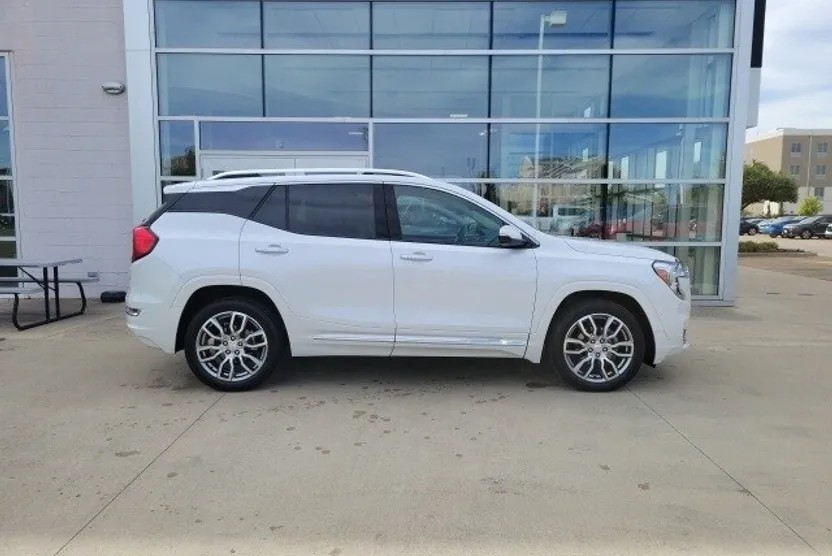 2024 Gmc Terrain Denali photo 1