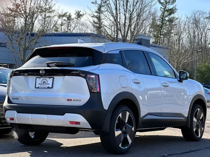 2025 Nissan Kicks SR photo 1