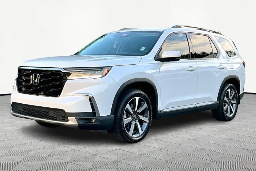 2025 Honda Pilot Touring photo 1