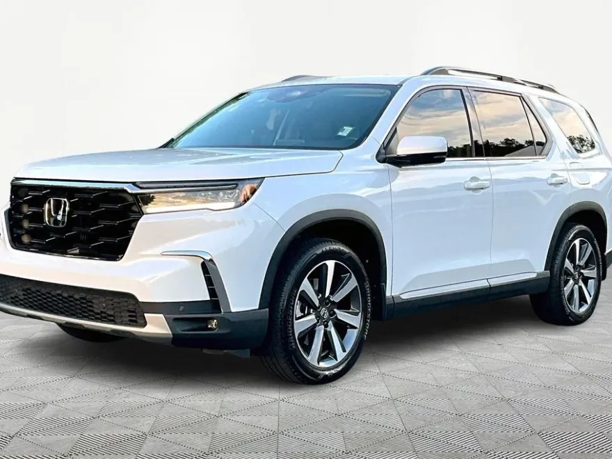 2025 Honda Pilot Touring photo 1