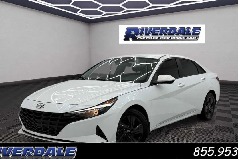 2022 Hyundai Elantra SEL photo 1