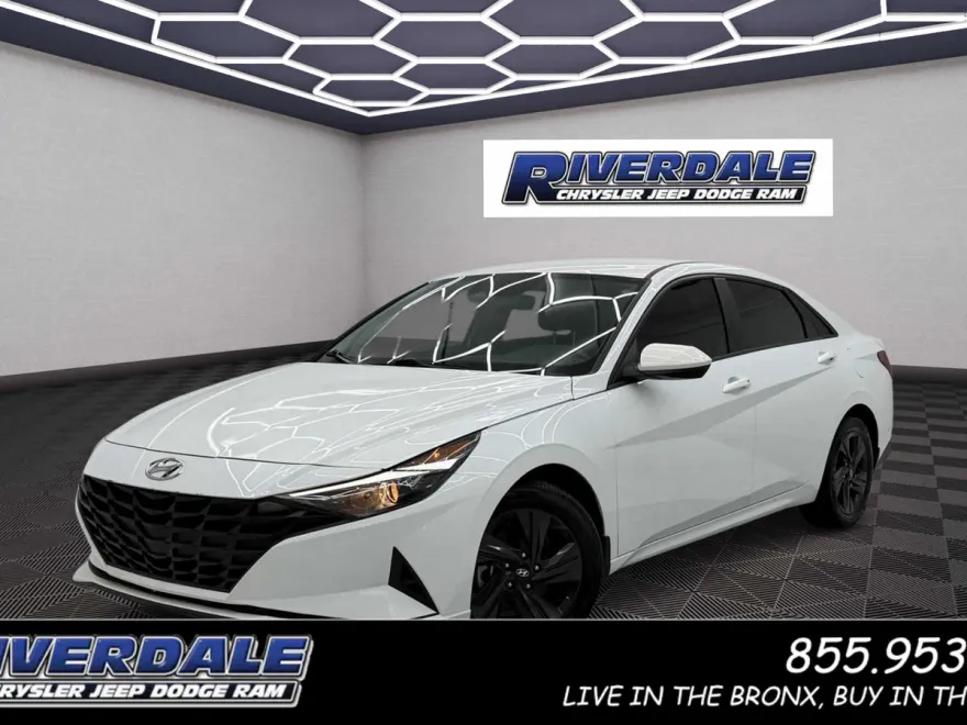 2022 Hyundai Elantra SEL photo 1